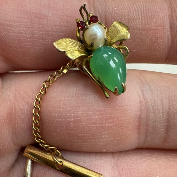 14k yellow gold with jade antique pin